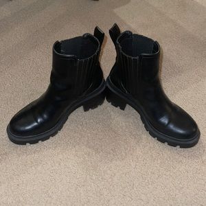 Universal Thread Platform Boots